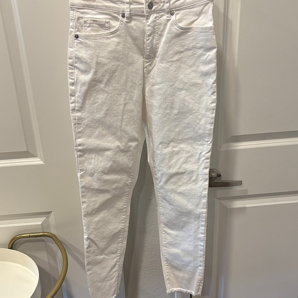 EUC LOFT White Curvy Skinny Jeans